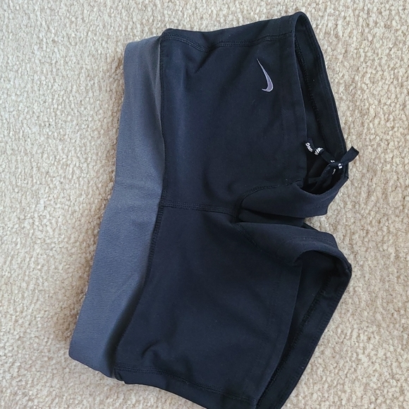 Nike dri fit shorts - Picture 1 of 4